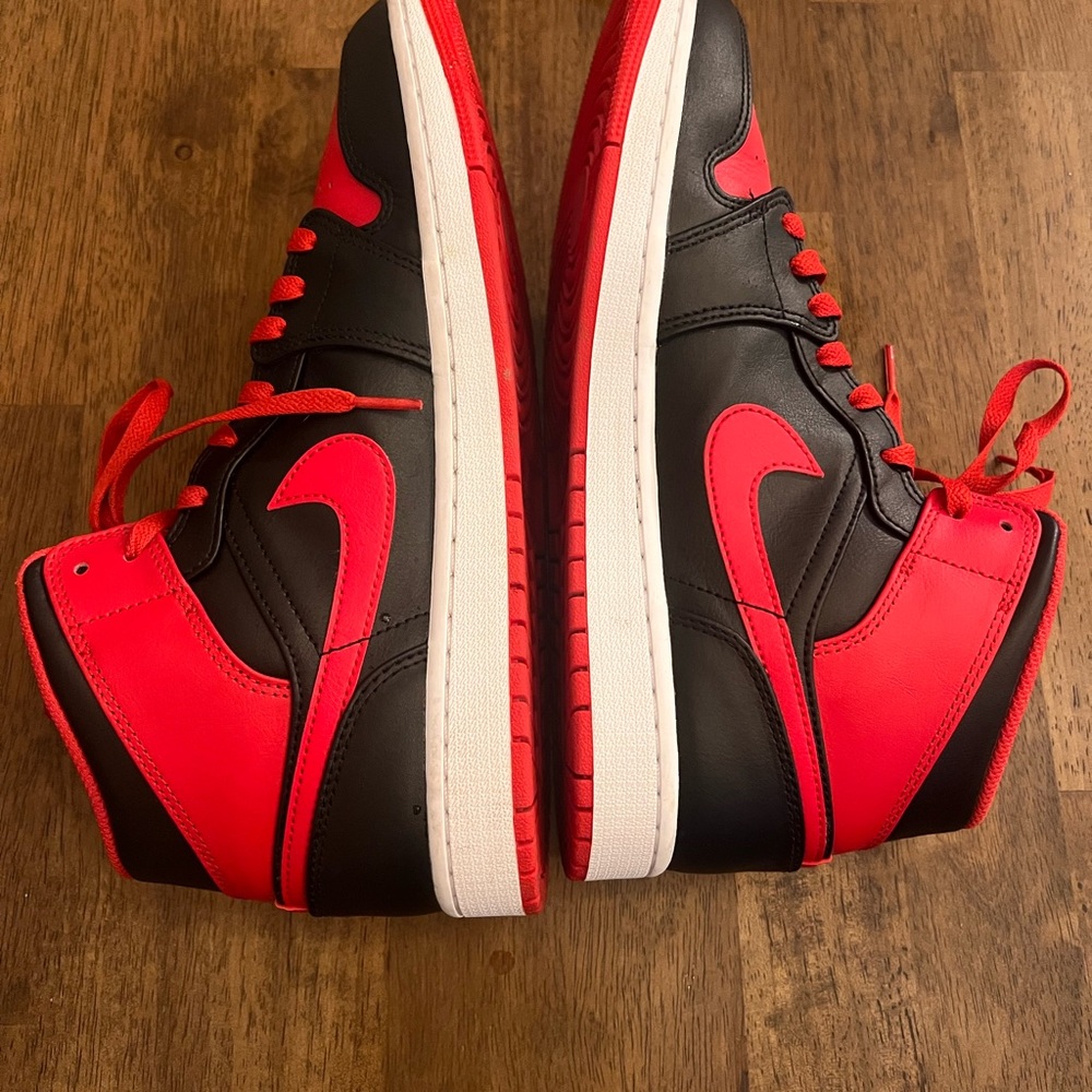 Air Jordan 1 Mid Black & Red | Men’s 11 - Picture 2 of 8